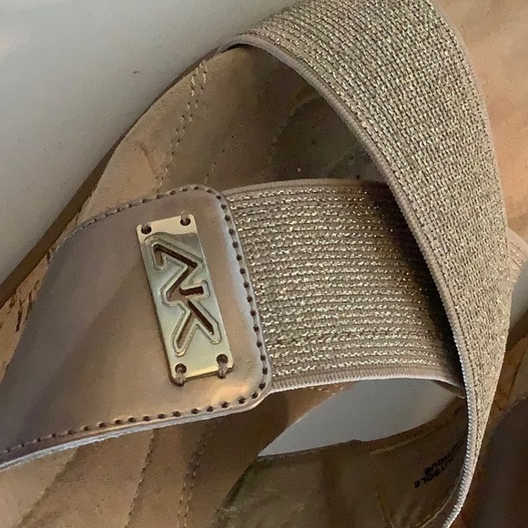 ANNE KLEIN slide style sandals - Picture 4 of 5